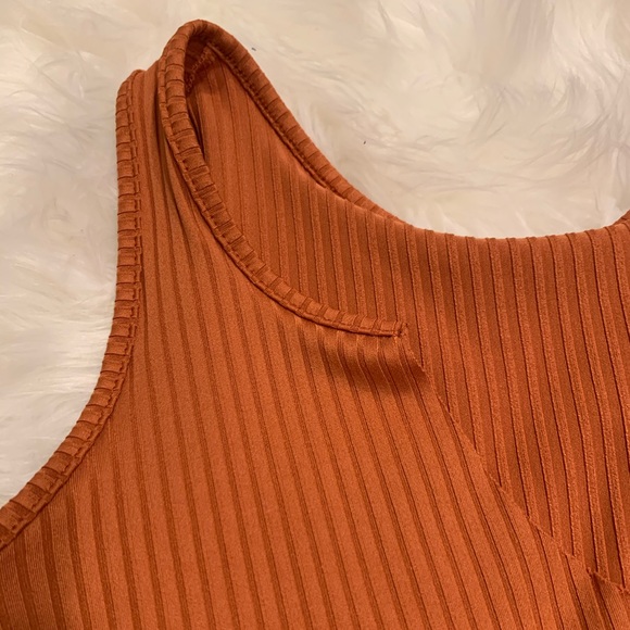 Orange/rust crop top - Picture 3 of 4